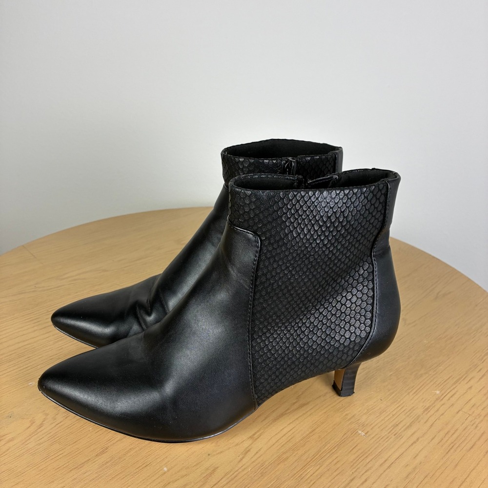 Clarks Pointed Toe Kitten Heel Ankle Boot Women's 6.5 Leather Chic Neutral Party